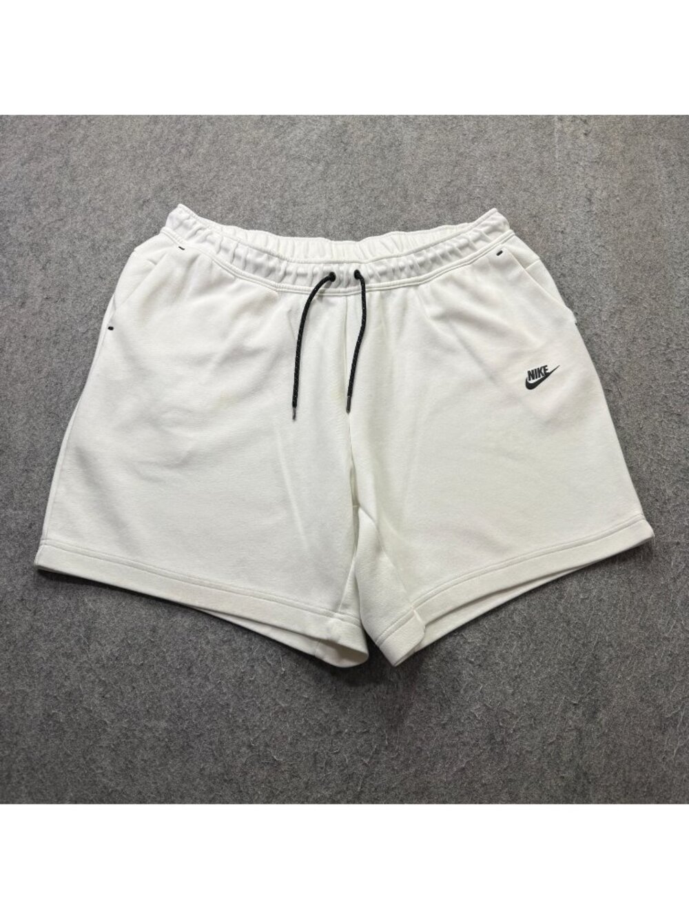 Nike Sportswear Tech Fleece Sweat Shorts Men 2XL White 7" Zip Pocket CU4503